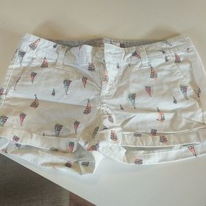 !SO! White sail ⛵ Short's